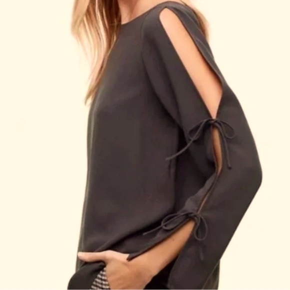 Wilfred Pozzi Shirt in Black in XXS. In great condition. - Picture 2 of 3